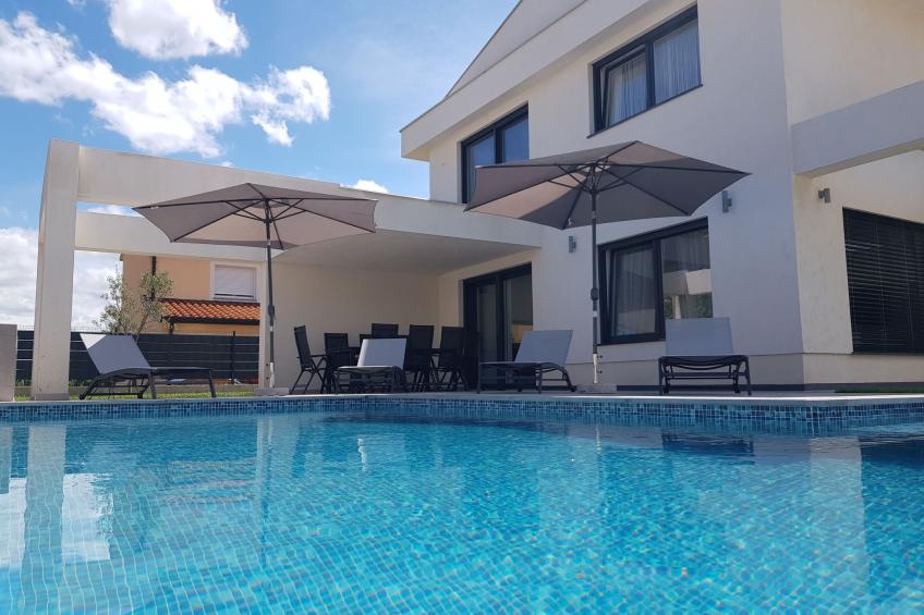 mit privatem Pool in Ruhiger lage.