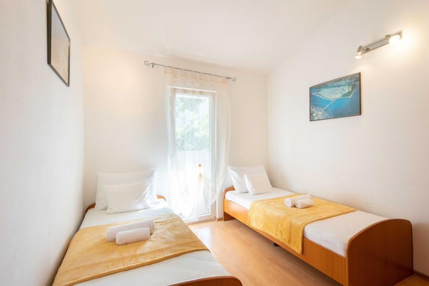 Spacious Prgomet Retreat with Private Pool, Fitness Centre, and Garden - Three Bedroom Villa - foto 13