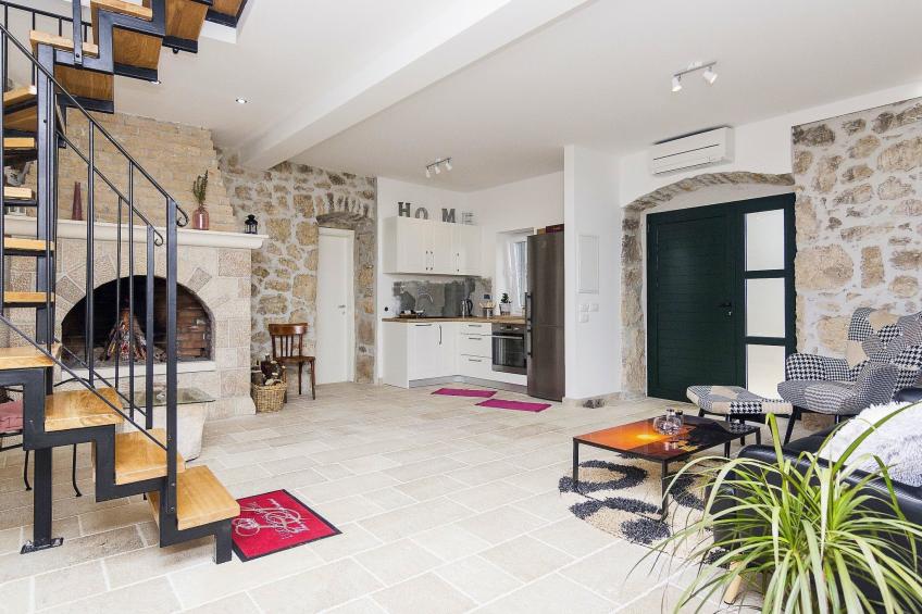 Schönes Steinhaus mit beheiztem Pool, Terrasse mit Meerblicl in ruhige Lage - foto 27