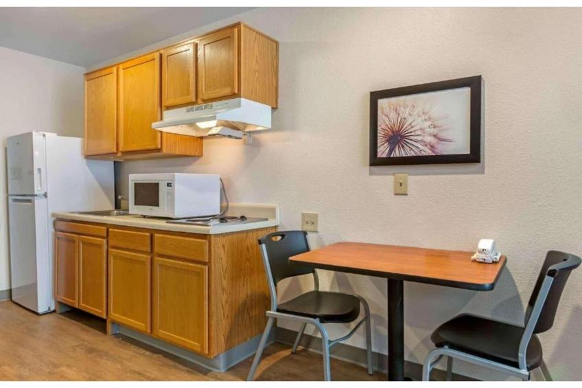 2 Queen Beds  Non-Smoking Kitchen - foto 7