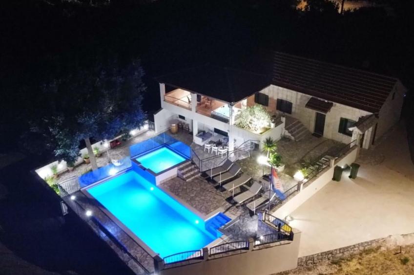 Stipanovi Dvori mit Bergblick