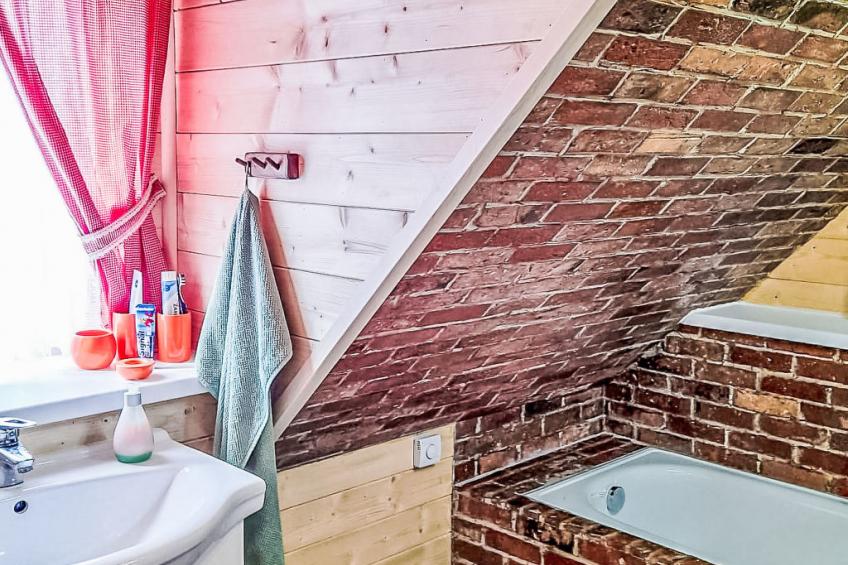 Roubenka u potoka - foto 15