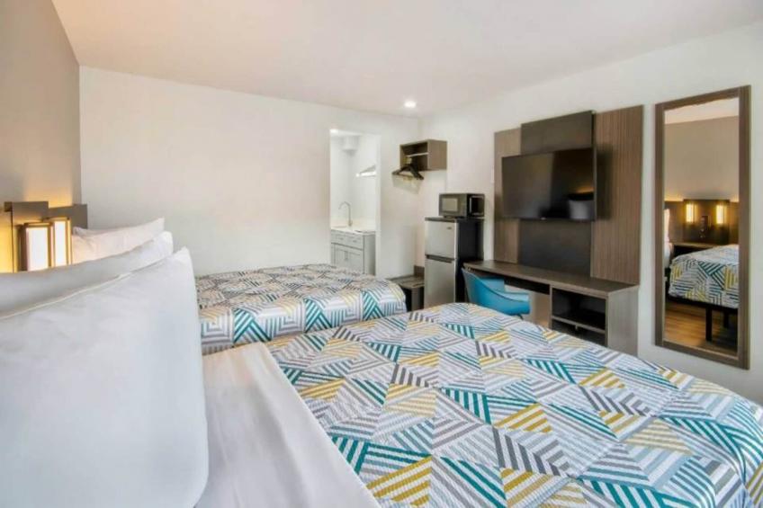 2 Queen Beds  Suite Non-Smoking Kitchen - foto 9