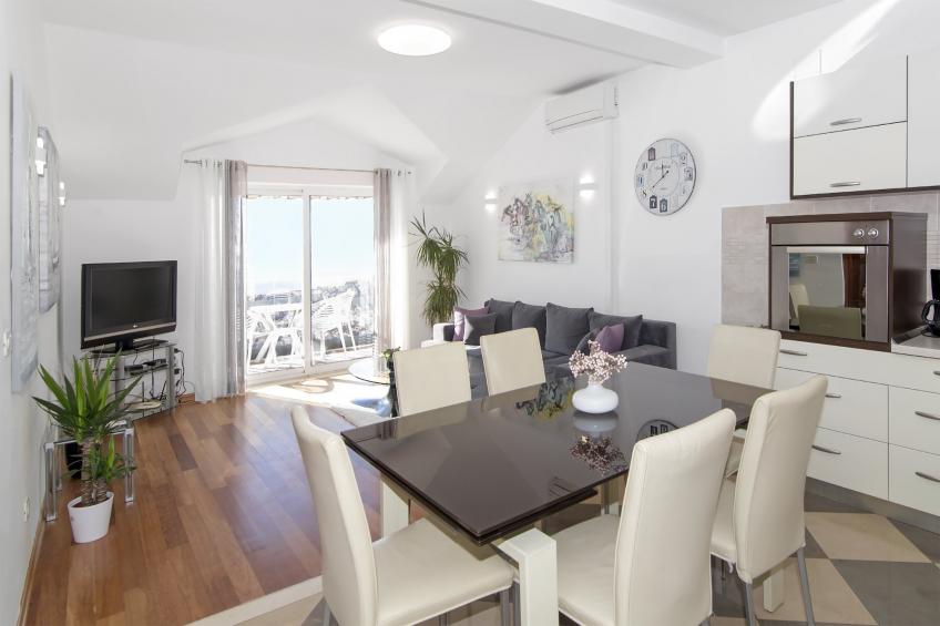 Apartments Isabora - Comfort Three-Bedroom Apartment with Balcony and Sea View (Second Floor) - foto 2