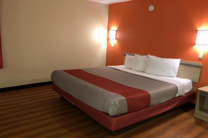 1 King Bed  Non-Smoking - foto 26