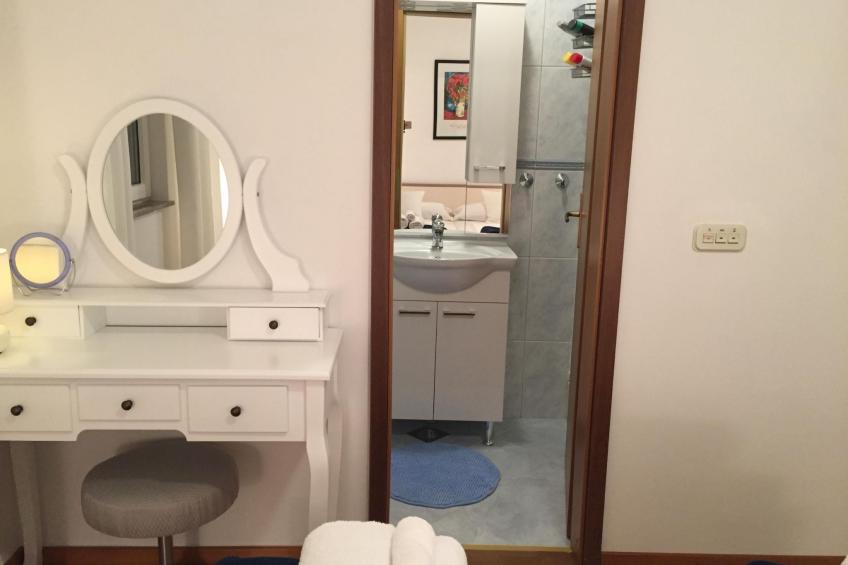 Modernes Ferienhaus in Dobropoljana mit Terrasse, Garten und Grill - foto 13