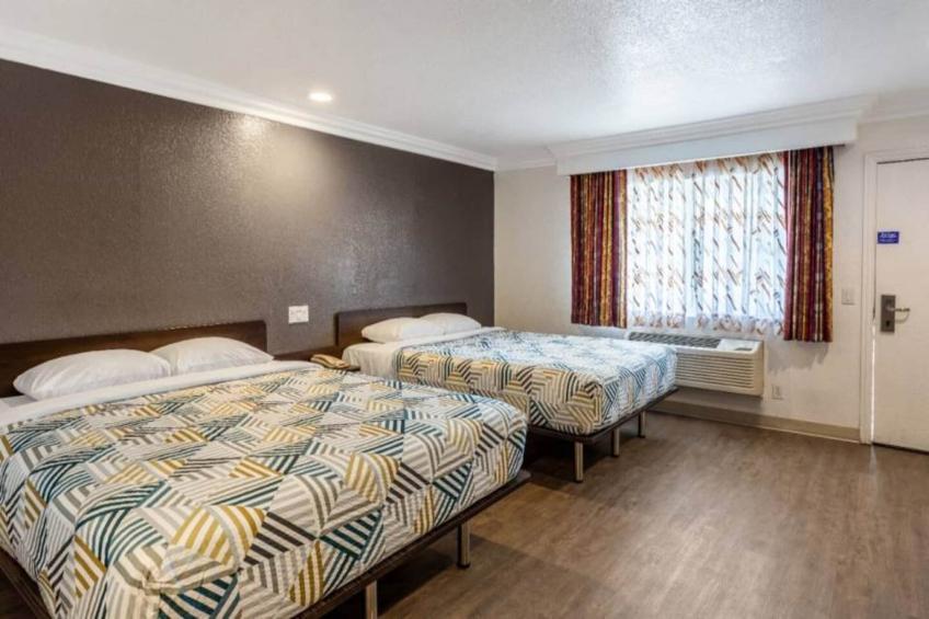 2 Queen Beds  Non-Smoking Kitchen - foto 29
