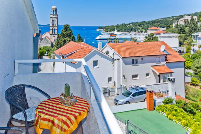 Holiday apartment with air conditioning, balcony and sea view in Hvar - BF-6Y5WF