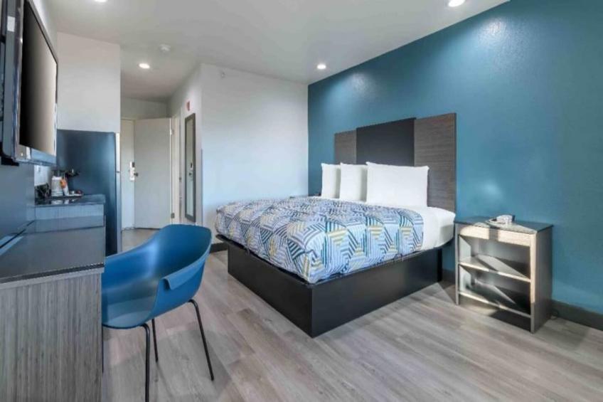 1 King Bed  Non-Smoking Micfridge - foto 17