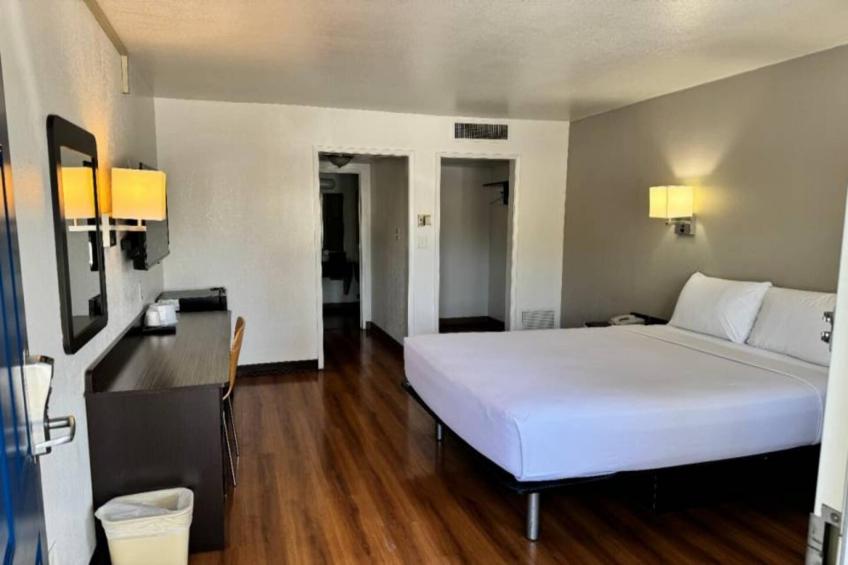 1 QUEEN BED - foto 41