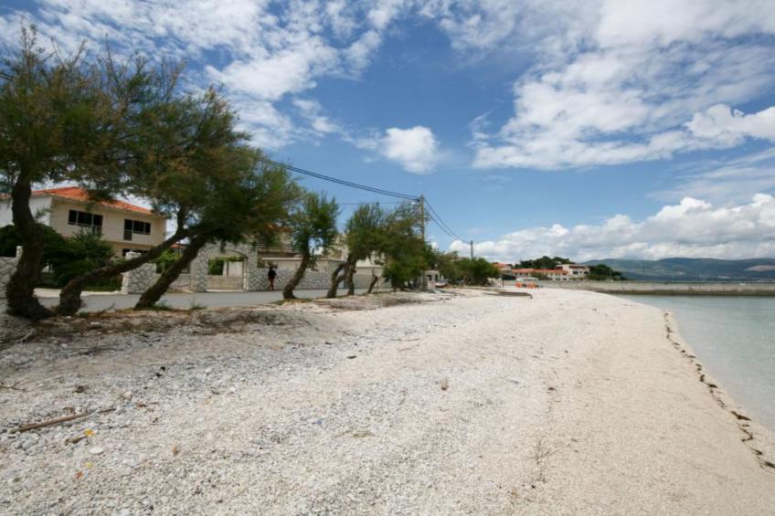 Spacious Beachfront Apartment Ciovo - Four Bedroom Apartment with Sea View - foto 12