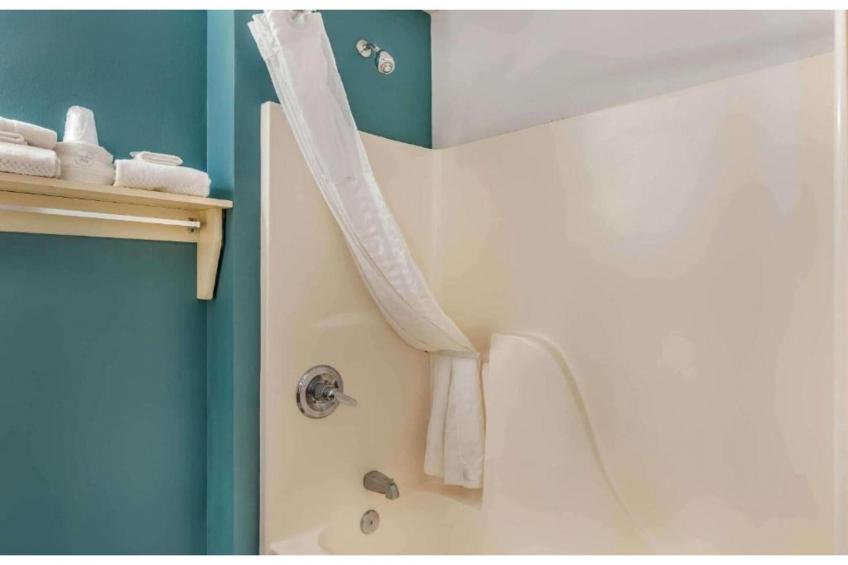 1 Queen Bed | Non-Smoking, Kitchen - foto 24