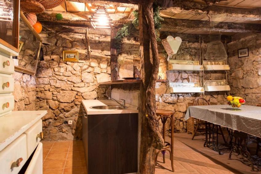 Haus mit modernem Interieur und einer alten Taverne - foto 25