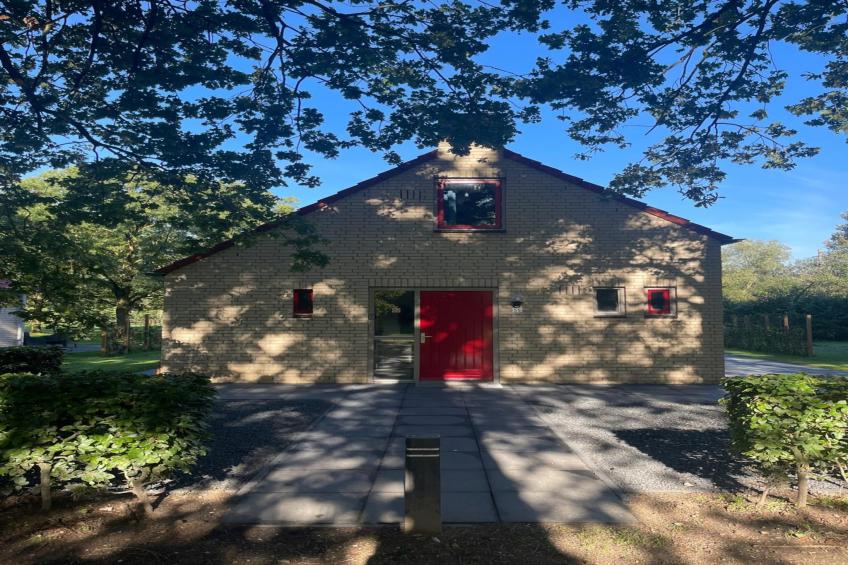 6 - Persons Lakeside Bungalow (copy)