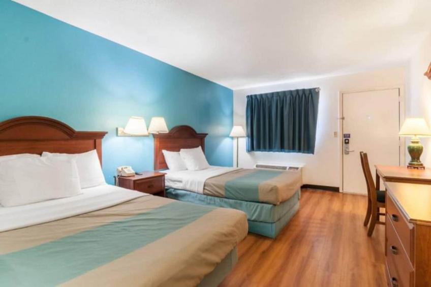 2 Queen Beds  Non-Smoking