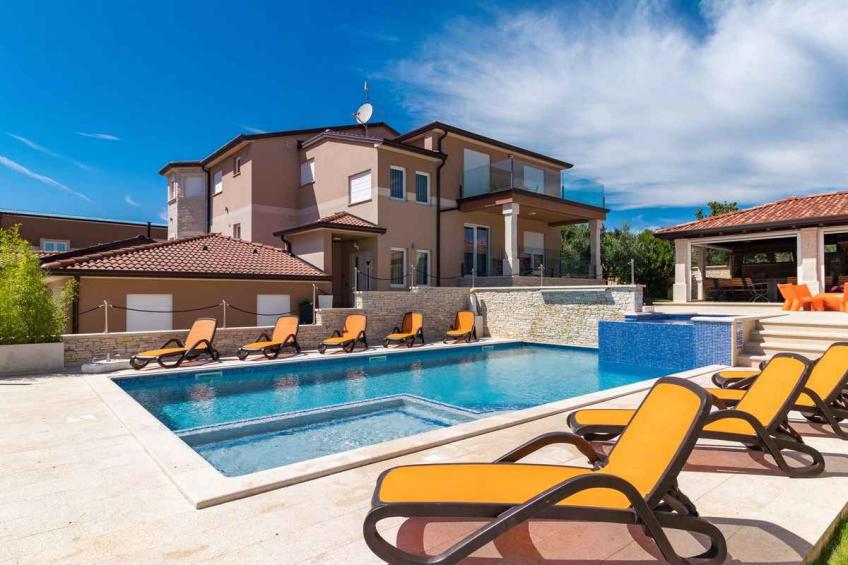 Holiday house with pool - BF-5GK96