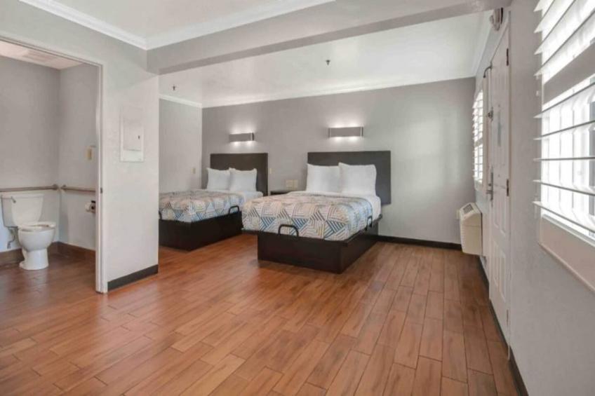 2 Queen Beds  Mobil Access Tub Nsmk Micfridg - foto 5