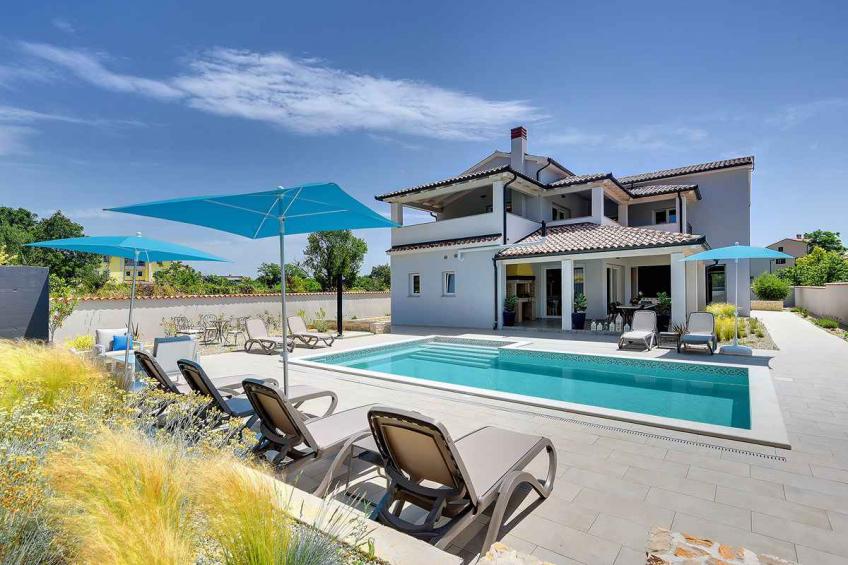 Villa with heated pool - BF-3HKN5
