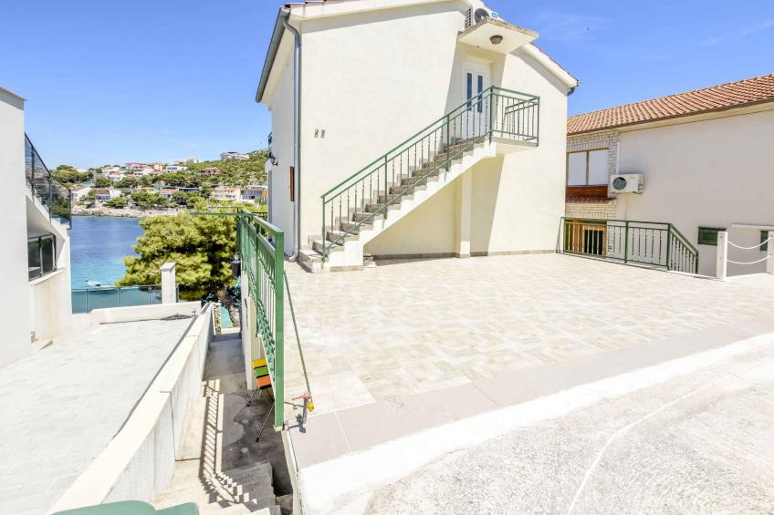 Holiday home with terrace and pool of 40m2 - BF-PY2YZ