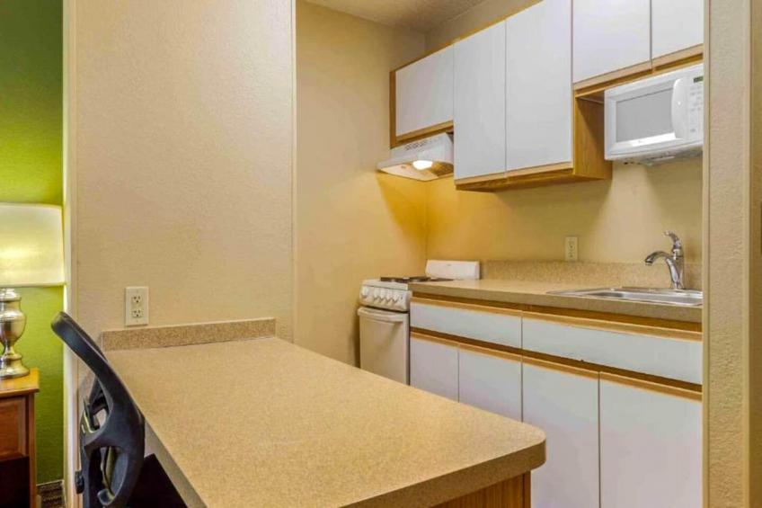 1 Queen Bed | Mob Acc Tub Ste Nsmk Sb Micfri - foto 18