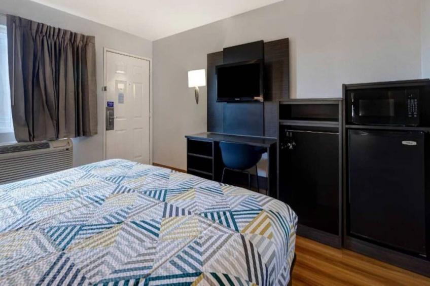 1 King Bed  Non-Smoking Micfridge - foto 29
