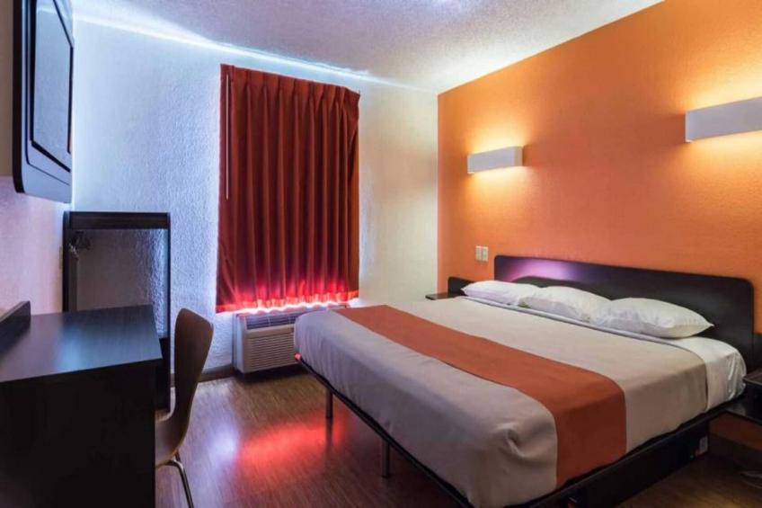 1 Queen Bed  Non-Smoking - foto 6