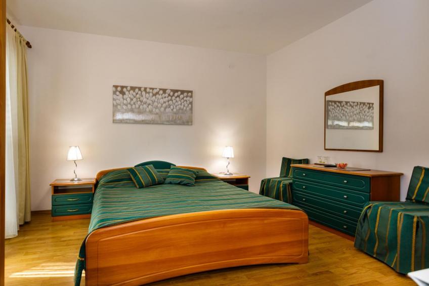 Sunny and Sleek Krk Rooms with Balcony - Classic Double Room with Balcony (owner Zelena) - foto 3