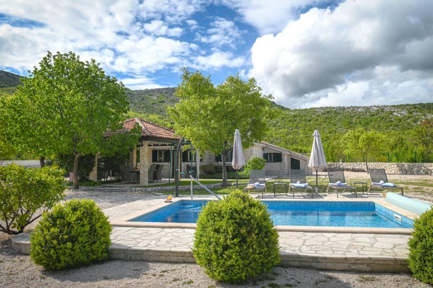 Freistehendes Ferienhaus in Duge Njive mit Privatem Pool - foto 8