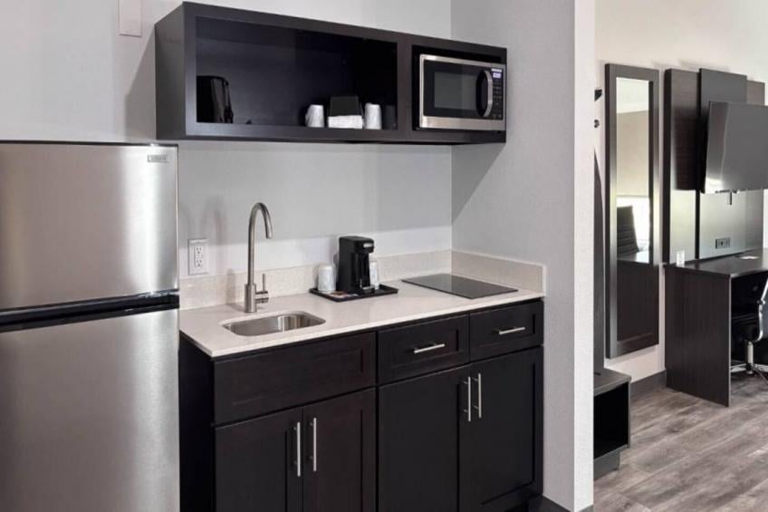 1 King Bed  Non-Smoking Kitchen - foto 5