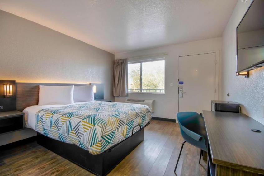1 King Bed  Non-Smoking - foto 15