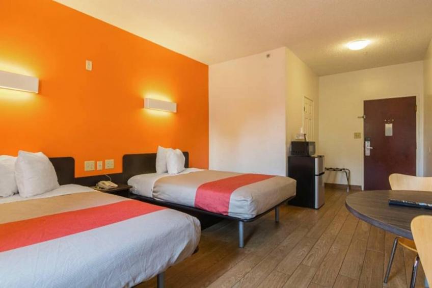 2 FULL BEDS  NON-SMOKING MICFRIDGE - foto 40