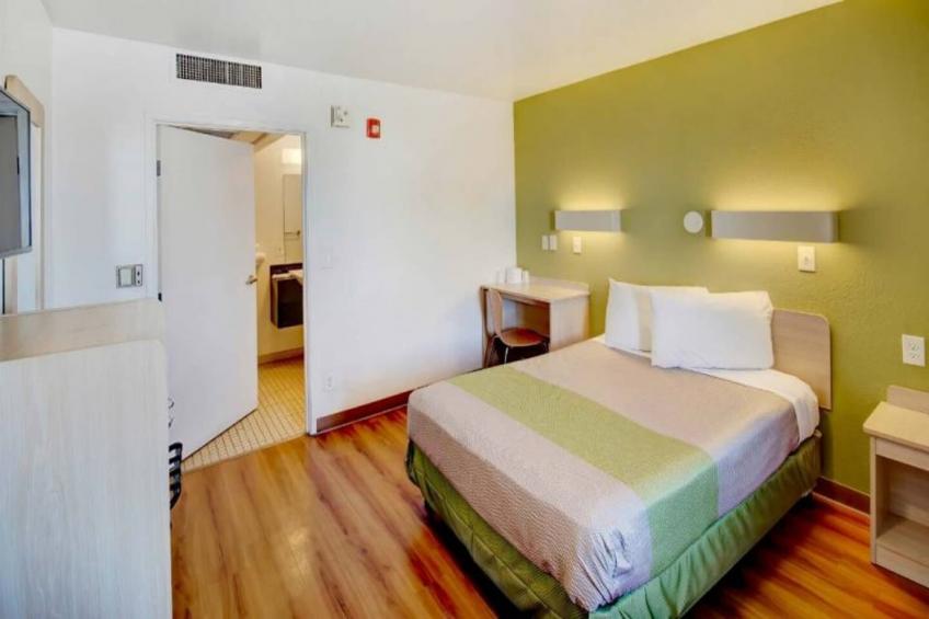 1 QUEEN BED  ADA ACCESSIBLE - foto 11