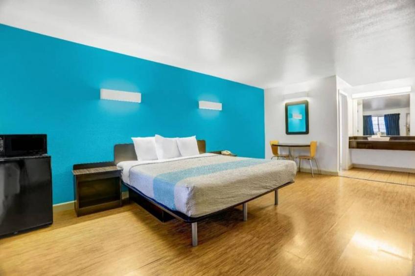 1 King Bed  Non-Smoking - foto 15