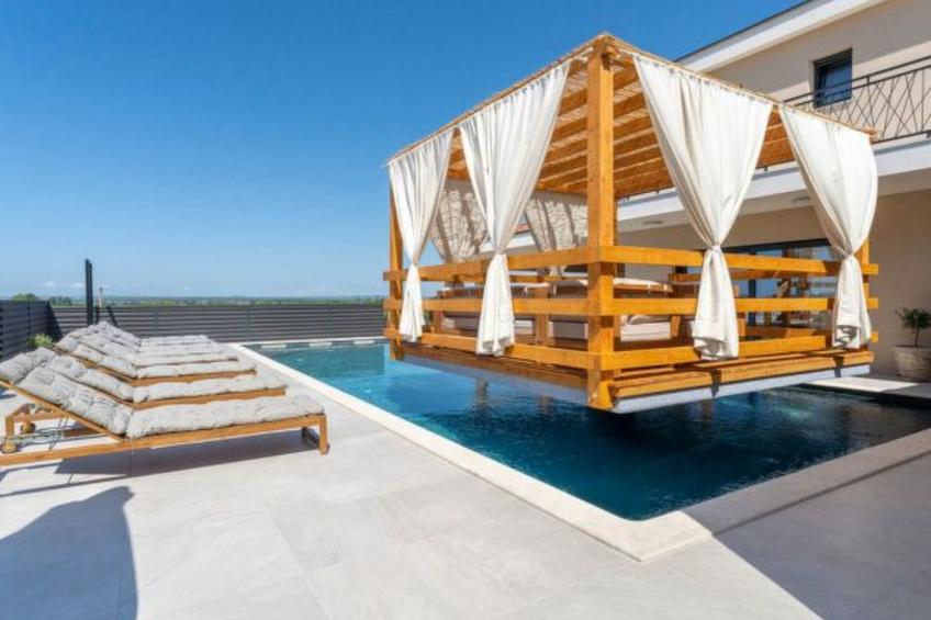 Magnificent Villa Oasis with extra large heated po - foto 16