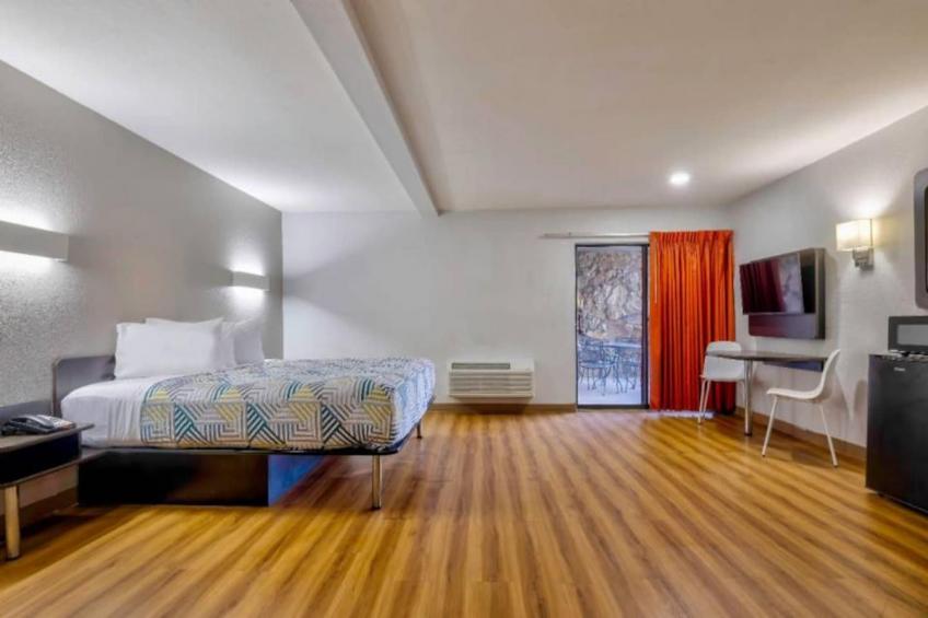 1 Queen Bed  Smoking Kitchen - foto 6