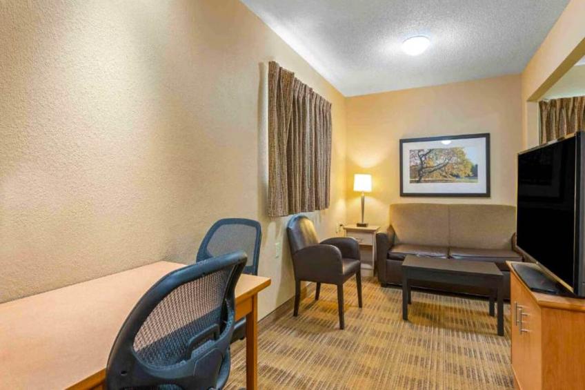 1 Queen Bed | Non-Smoking, Micfridge, Sofa-Bed - foto 42