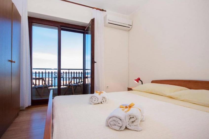 Guest House Stay & Smile Dolac Primošten - Two Bedroom Apartment with Sea View and Balcony - foto 2