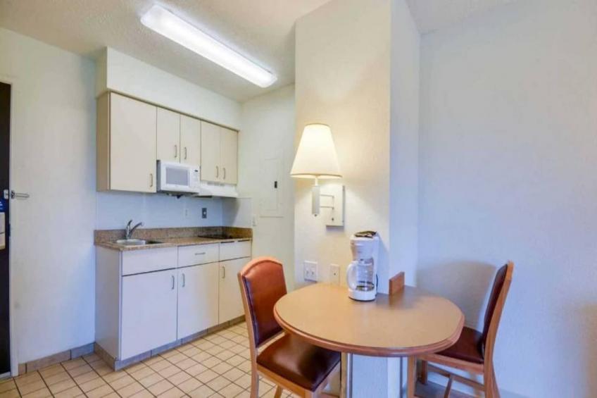 2 Full Beds  ADA/Tub/Kitchen - foto 2