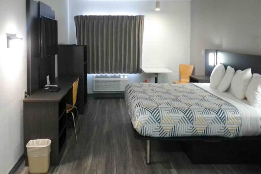 1 King Bed  Non-Smoking - foto 6