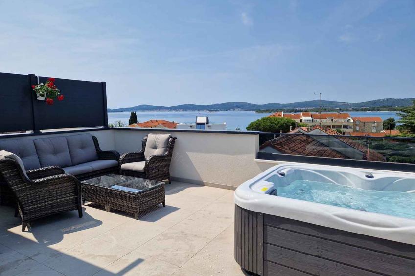 Vakantiewoning met whirlpool en uitzicht op zee - BF-MDC4H