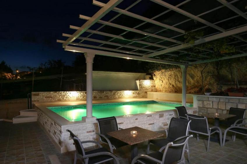 Guest House Kusalo - Comfort Twin or Double Room with Patio (Soba 5)