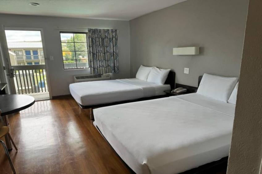 2 QUEEN BEDS - foto 4