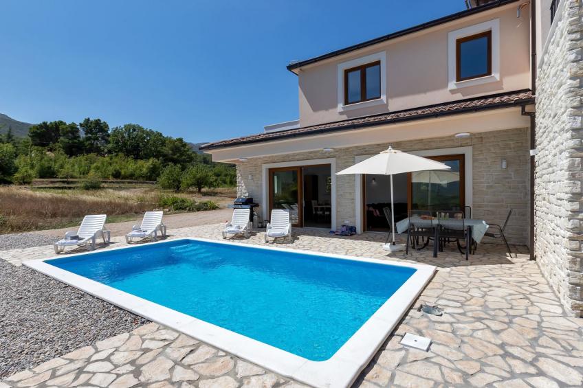 Alleinstehende Villa Slime mit Pool und Garten - foto 19