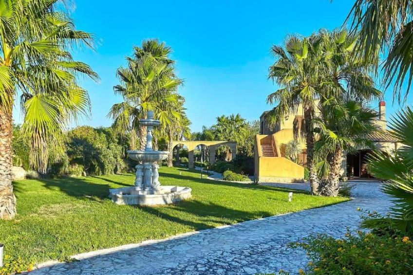 in Castelvetrano mit Gepflegtem Garten - foto 25