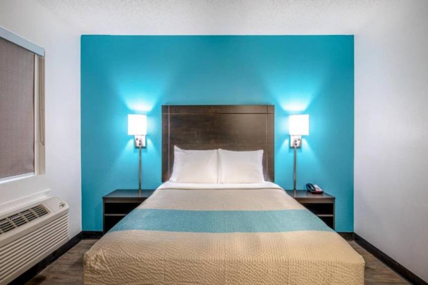 1 Queen Bed  Premium Kitchen Non-Smoking - foto 8