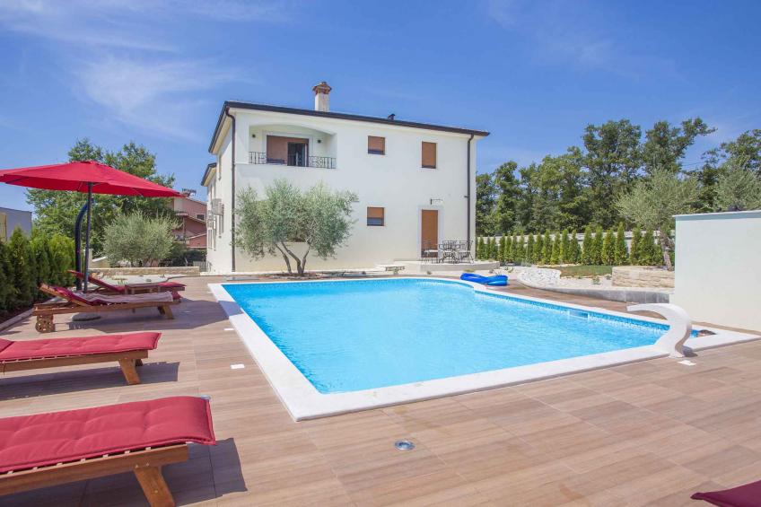 Holiday apartment with use of pool - BF-2DRX6