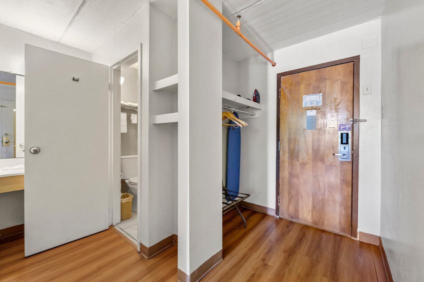 1 King Bed  Premium Micfridge - foto 19