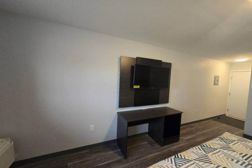 1 King Bed  Non-Smoking Hot Tub - foto 19