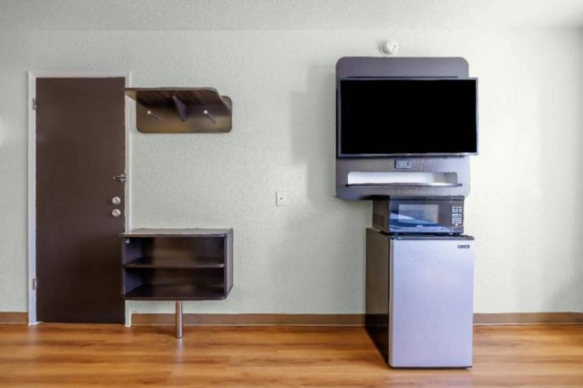 1 Queen Bed  Non-Smoking Micfridge - foto 23