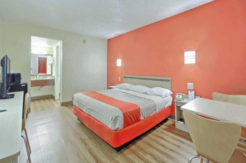 1 King Bed  Non-Smoking - foto 9